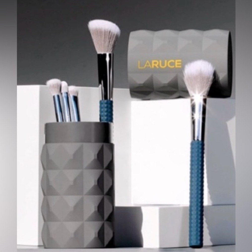 LARUCE Gray and Blue Makeup Brush Set